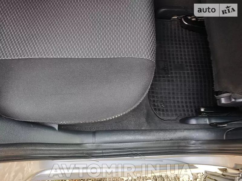 Чохли SsangYong Rexton 2012-2017 (універсал) (задня спинка та сидіння роздільні 1/3 2/3; задній підлокітник; 4 підголівники) 3123233005 фото